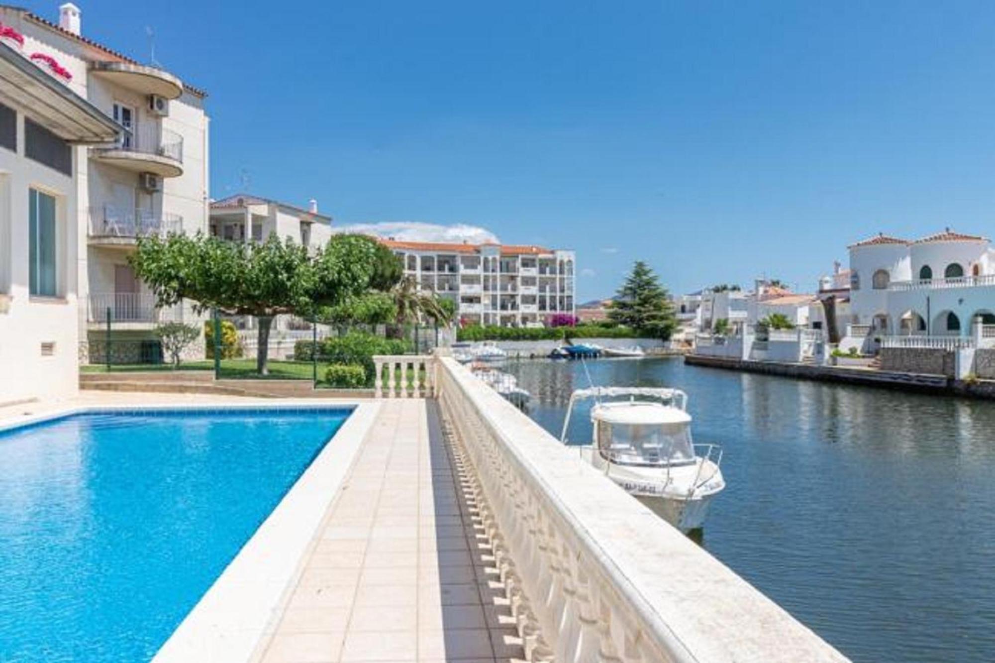 224-apartamento Con Vistas A Canal Y Piscina Appartement Empuriabrava