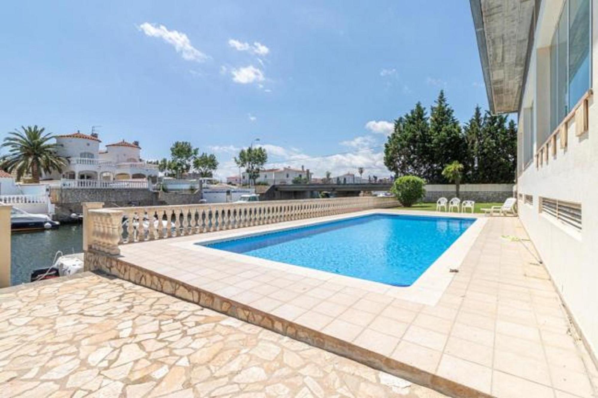 224-apartamento Con Vistas A Canal Y Piscina